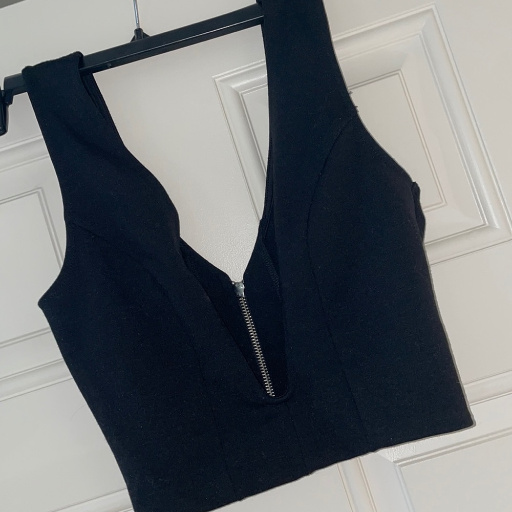 Guess Marciano V cut cropped wire top with zipper back size xs black